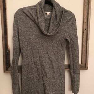Blue-grey scoop neck, long sweater